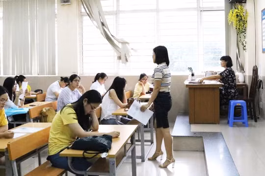 Học sinh trong giờ học