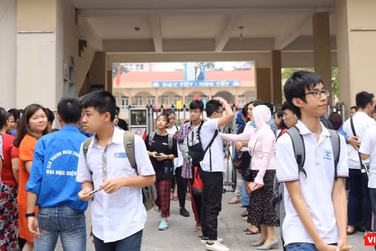 Thí sinh thi vào lớp 10. Ảnh: Minh Thúy