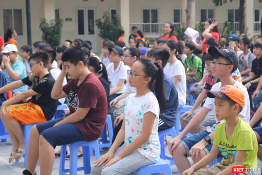 Học sinh tại trường THCS Dịch Vọng. Ảnh: Minh Thúy