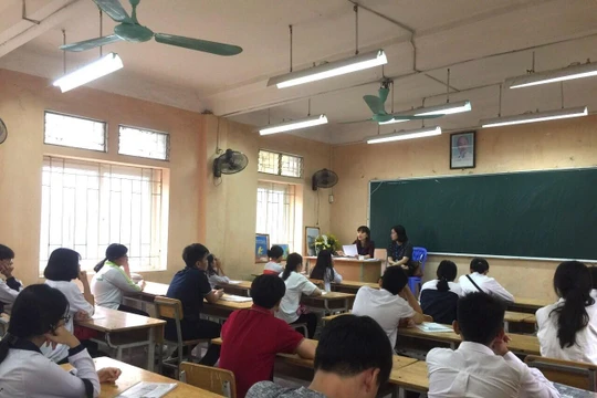 Học sinh tập trung cuẩn bị thi. Ảnh: Minh Thúy