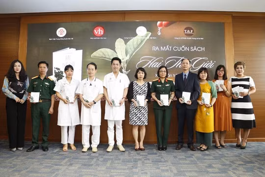 Lễ ra mắt cuốn sách "Hai thế giới" tại Bệnh viện TWQĐ 108