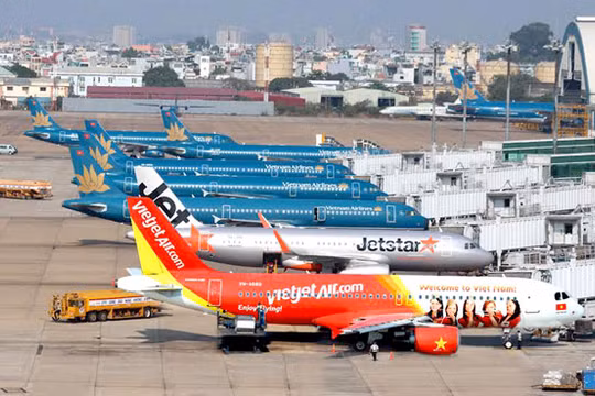 Chuyến bay tăng nhưng điều kiện sân đỗ Tân Sơn Nhất hạn chế (44 chỗ), trong khi mỗi đêm có 51 máy bay về nên ùn tắc là khó tránh khỏi.