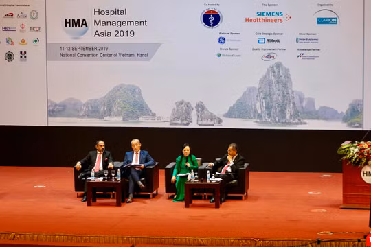 Bộ trưởng Bộ Y tế Nguyễn Thị Kim Tiến cùng các đại biểu thảo luận tại hội nghị 