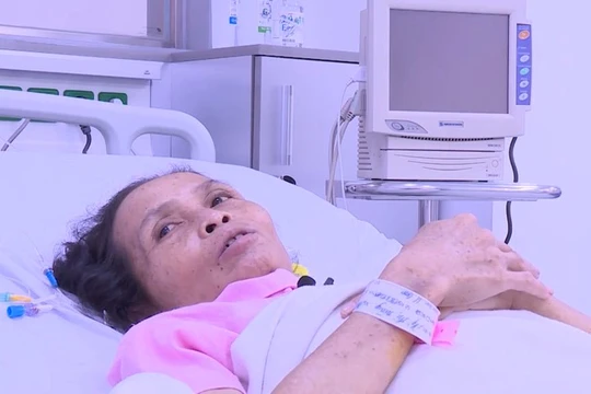 Cứu sống người phụ nữ bị khối u máu khổng lồ kích thước tới 30cm