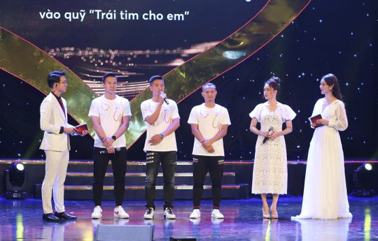 Bộ ba cầu thủ Nguyễn Trọng Hoàng, Quế Ngọc Hải và Bùi Tiến Dũng 