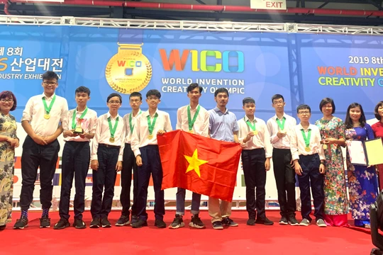 Đoàn Việt Nam dự thi Olympic Phát minh và Sáng chế thế giới (WICO) 2019 - Ảnh: Cổng thông tin điện tử Ngành GD&ĐT Hà Nội. 
