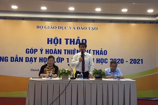 TS Thái Văn Tài, quyền Vụ trưởng Vụ giáo dục tiểu học (Bộ GD-ĐT) chủ trì hội thảo. Ảnh: SGGPO 