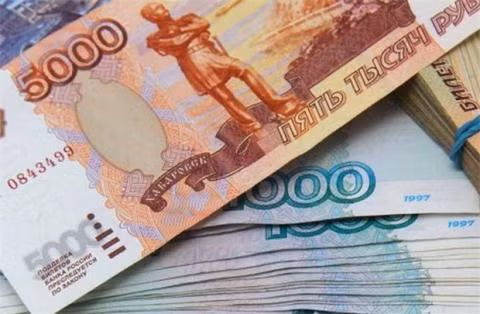 Giá dầu giảm sâu kéo đồng rúp Nga đi xuống