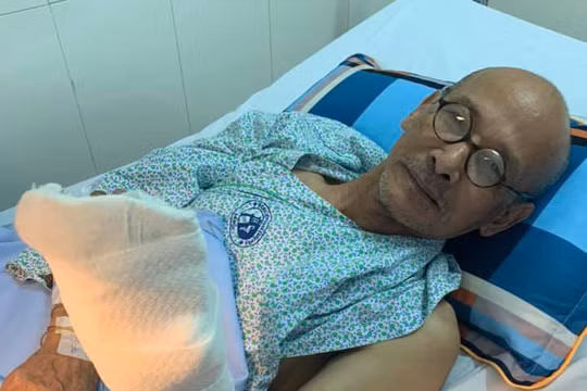 Nhà văn Nguyễn Văn Thọ tại Bệnh viện Xanh Pôn