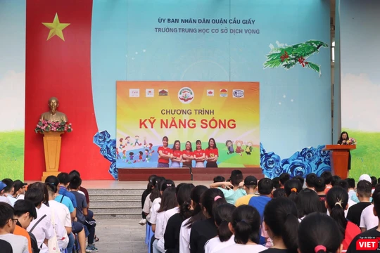 Khai mạc chương trình "Kỹ năng sống". Ảnh: Minh Thúy