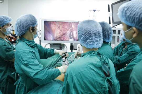 Nội soi 3D điều trị ung thư thực quản. 