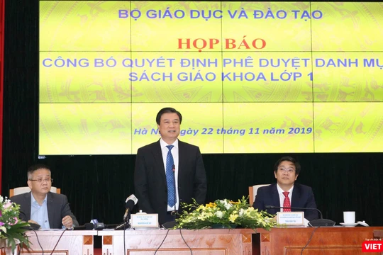 Thứ trưởng Bộ GD&ĐT Nguyễn Hữu Độ phát biểu tại cuộc họp