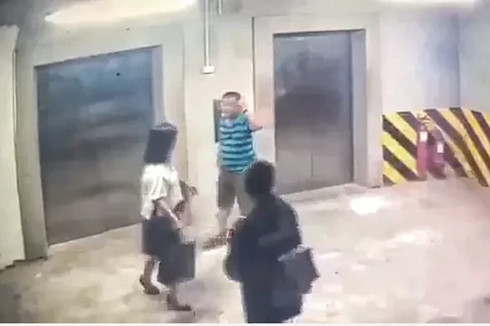 Hình ảnh người đàn ông bị tố có hành vi sàm sỡ, hành hung cô gái trẻ