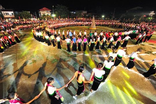 Múa xòe của người Thái