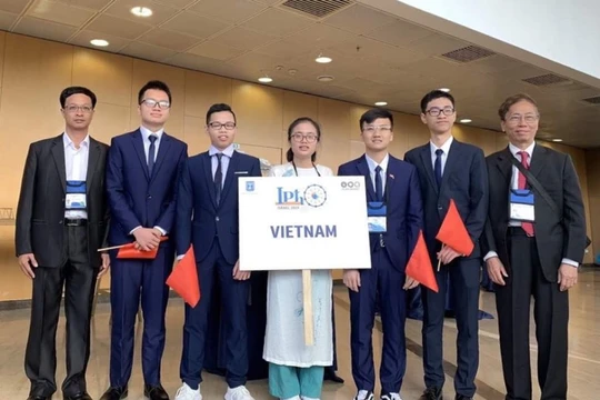 Đội tuyển quốc gia Việt Nam dự thi Olympic Vật lí quốc tế lần thứ 50