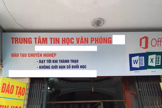 Trung tâm tin học trên đường Nguyễn Phong Sắc. 