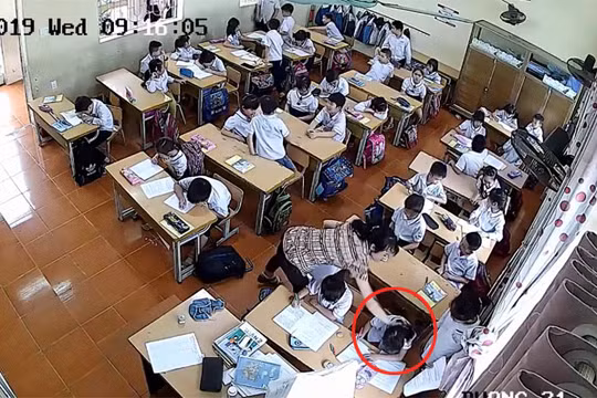 Hình ảnh cắt từ clip ghi lại hành vi của cô giáo Nguyễn Thị Thu Trang