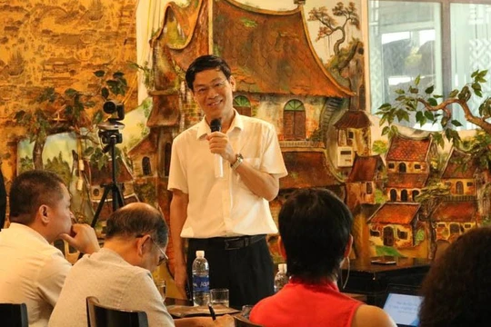 Nhà báo Lê Nghiêm - Phó chủ nhiệm câu lạc bộ cafe số. Ảnh: Minh Thúy