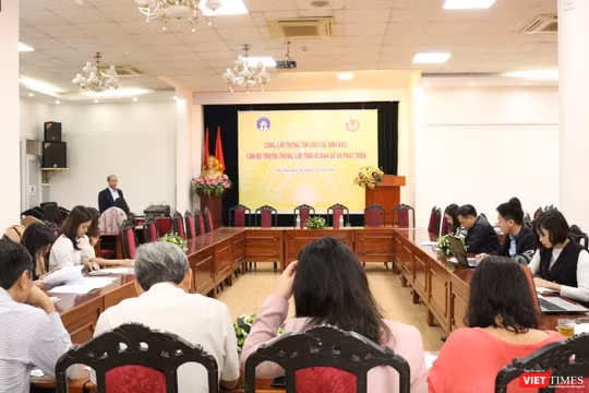 Toàn cảnh cuộc họp cung cấp thông tin cho nhà báo, cán bộ truyền thông cấp tỉnh về dân số và phát triển. Ảnh: Minh Thúy