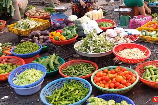 Rau củ được bày bán tại chợ 