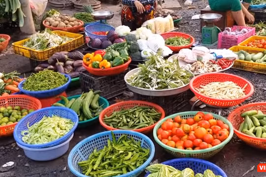 Rau củ được bày bán tại chợ 