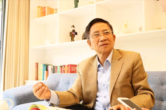 GS. Nguyễn MInh Thuyết trong buổi trò chuyện với VietTimes 