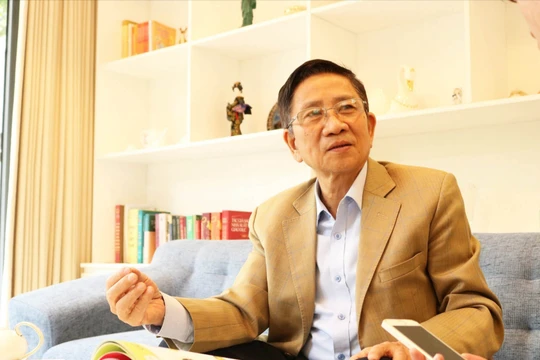 GS. Nguyễn MInh Thuyết trong buổi trò chuyện với VietTimes 