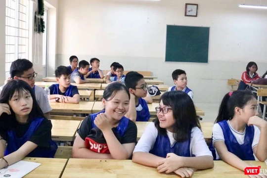 Học sinh trao đổi trong giờ học. Ảnh: Minh Thúy