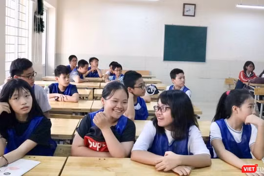 Học sinh trao đổi trong giờ học. Ảnh: Minh Thúy