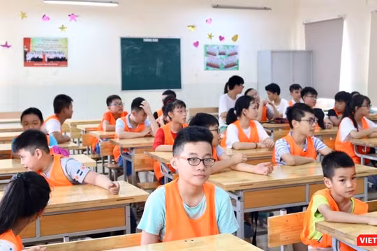 Học sinh tại Trường THCS Dịch Vọng. Ảnh: Minh Thúy