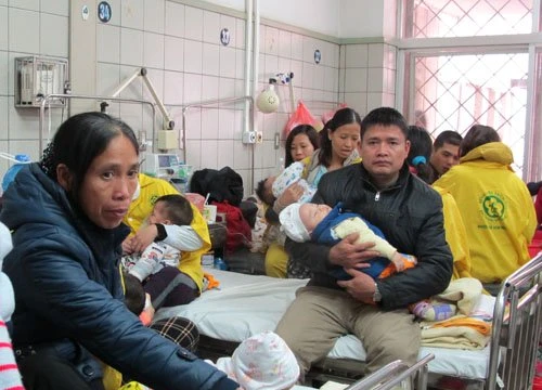 Gia tăng bệnh nhi bị các bệnh hô hấp tại Khoa Nhi bệnh viện Bạch Mai (ảnh chụp ngày 25.1). Ảnh: D.L