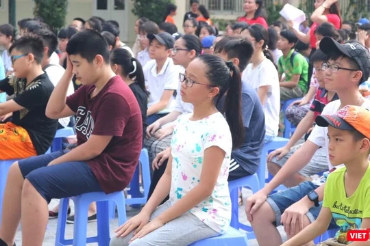 Học sinh trong buổi chào cờ. Ảnh: Minh Thúy