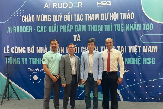 Các diễn giả tham gia hội nghị về Giải pháp đàm thoại AI