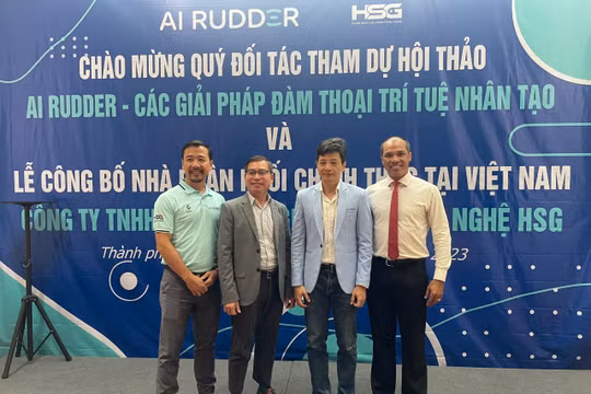 Các diễn giả tham gia hội nghị về Giải pháp đàm thoại AI