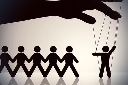 Lập 30 tài khoản thao túng cổ phiếu, chẳng kiếm được gì còn bị phạt 550 triệu đồng. (Ảnh: Internet)