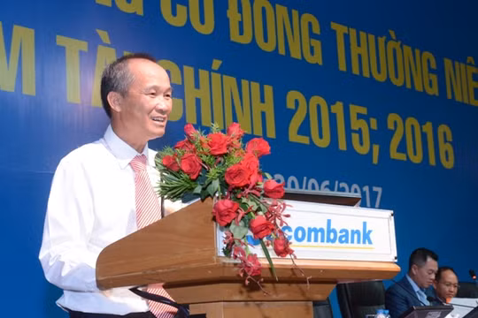 Ông Dương Công Minh phát biểu nhậm chức Chủ tịch HĐQT Sacombank tại ĐHĐCĐ ngày 30/6/2017. (Ảnh: Vietstock)