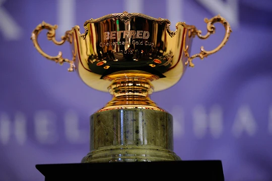 Chốt tháng 7: Giá USD giảm 2,9%, giá vàng tăng 2,5%, "thèm" ngưỡng $1.300/oz. (Ảnh: Goldcup)