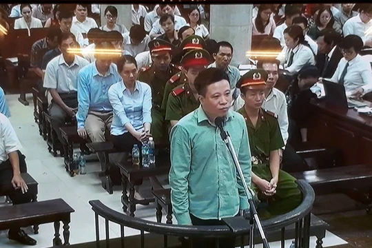 Hà Văn Thắm trong phiên xử sáng 31/08. (Ảnh: K.T)