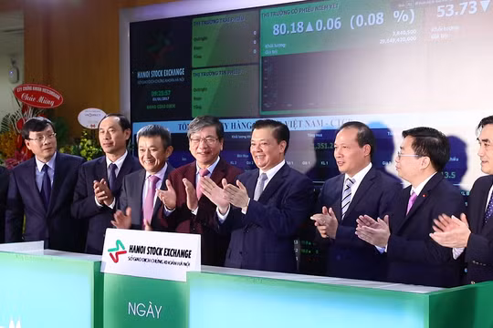 Lễ lên sàn của TCTHKVN dưới sự chứng kiến của Bộ trưởng Bộ Tài chính Đinh Tiến Dũng, Thứ trưởng Bộ GTVT Lê Đình Thọ, UBCKNN.