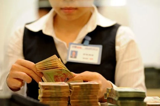 Bơm ròng 35 nghìn tỷ đồng qua OMO, thanh khoản hệ thống vẫn chịu áp lực.