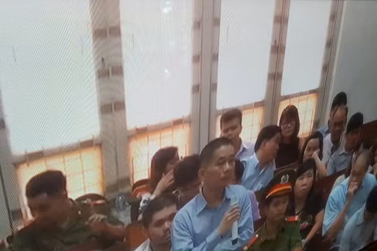 Nguyên Kế toán trưởng PVN Ninh Văn Quỳnh đã khai nhận chuyện nhận tiền từ Nguyễn Xuân Sơn. (Ảnh: T.Th)