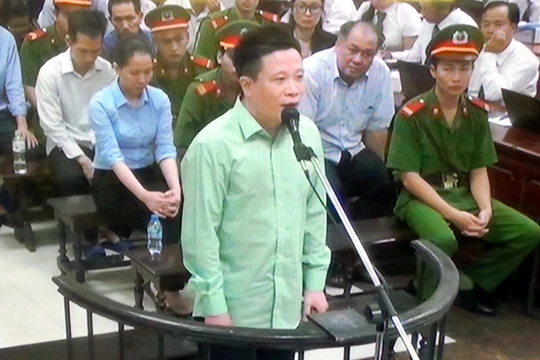 Bị cáo Hà Văn Thắm trong phiên xét xử chiều 29/08.