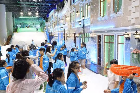 Du khách vui chơi ở Snow Town Sài Gòn. (Ảnh: Internet)