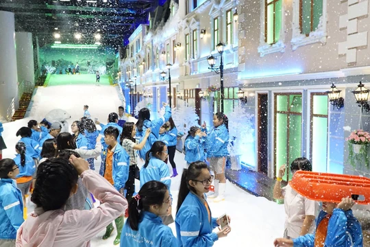 Du khách vui chơi ở Snow Town Sài Gòn. (Ảnh: Internet)