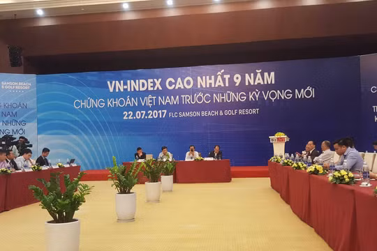 “Vn-Index cao nhất 9 năm: Chứng khoán Việt Nam trước kỳ vọng mới” là chủ đề của hội thảo này. (Ảnh: X.T)