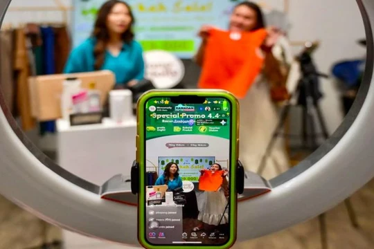 Nghiên cứu của Statista, mỗi tháng, Việt Nam có 2,5 triệu phiên bán hàng livestream diễn ra, với hơn 50.000 nhà bán hàng. 