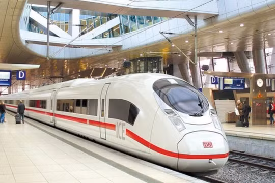 Dự án đường sắt tốc độ cao Bắc - Nam là dự án lớn nhất trong lịch sử với tổng mức đầu tư hơn 67 tỷ USD (1,7 triệu tỷ đồng) gần bằng tổng thu ngân sách trong 1 năm.