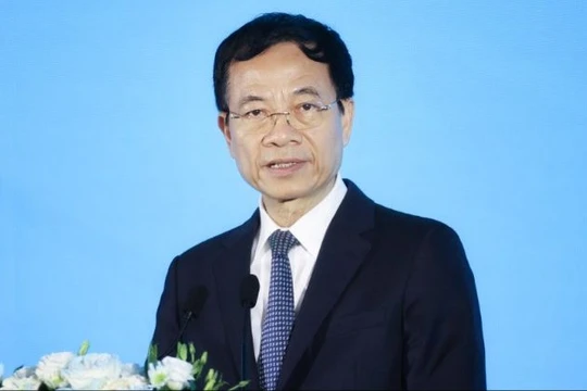 Bộ trưởng Nguyễn Mạnh Hùng khẳng định AI là trợ lý, không thay thế con người.