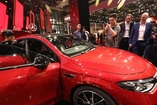 Mẫu xe Mercedes-Benz CLA tại Triển lãm ô tô Thượng Hải vào ngày 23 tháng 4 năm 2025. Ảnh: Xinhua.