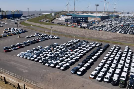 Xe ô tô sẽ tăng giá trong tương lai. Ảnh: SCMP.